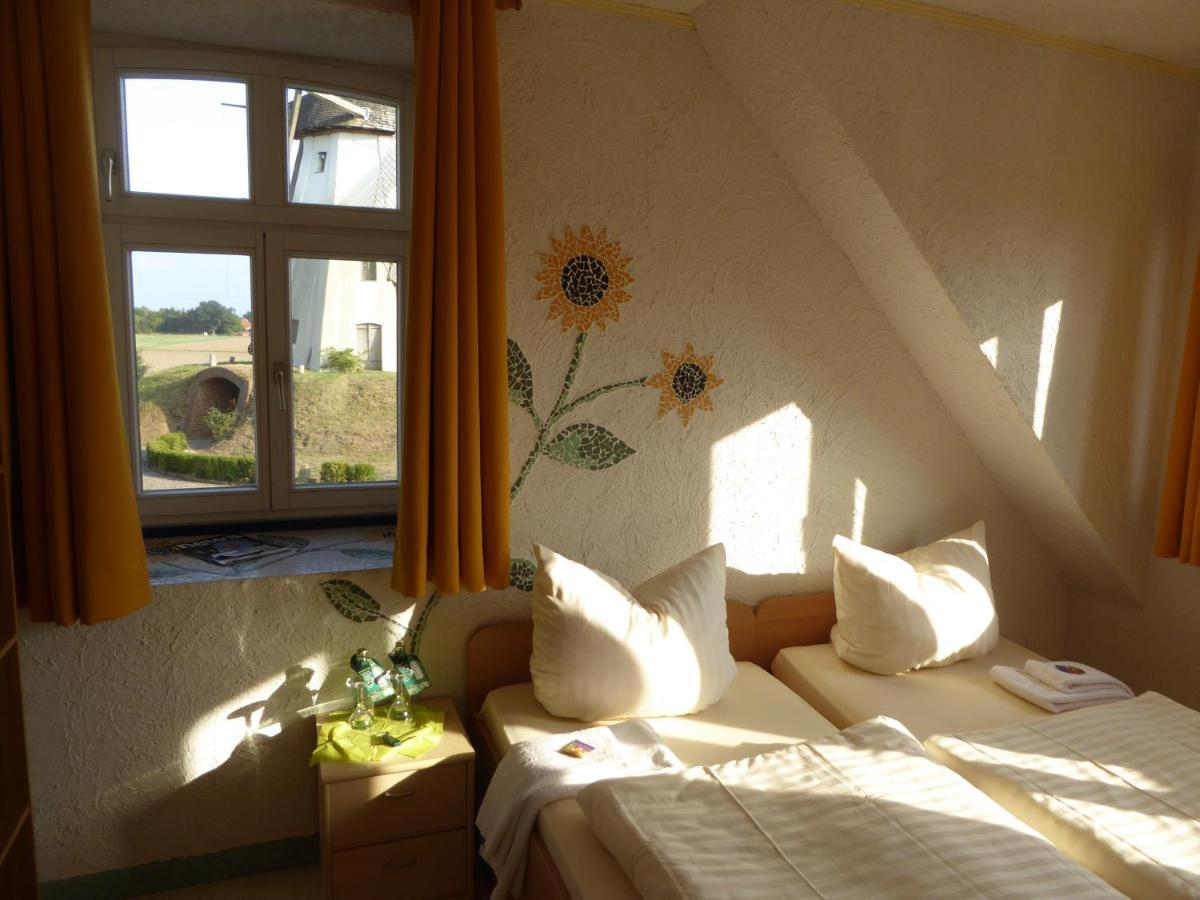 Landgasthaus Zur Muehlenwirtin เพเทอร์สฮาเกน ภายนอก รูปภาพ